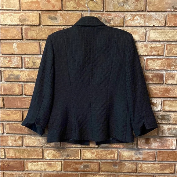 Investments Black Blazer with Notched Lapels and Structured Design - Picture 8 of 11